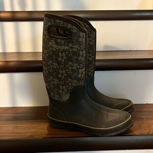 Bogs tall boots. Sz 41 or woman’s 10.